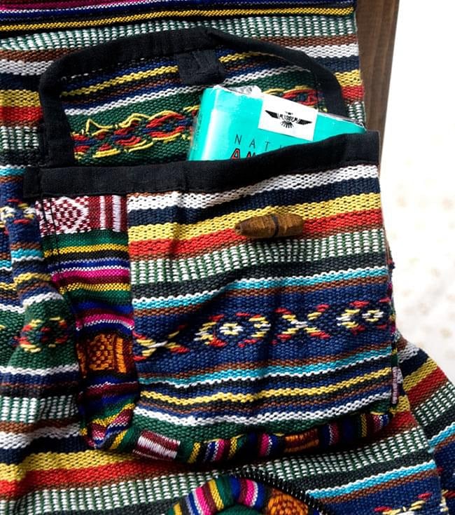 折りたためるから便利！おにぎりバックパック 8 - ネパールを代表する織物、「ゲリ」を素材として用いています。（以下は同ジャンルの商品の写真となります）