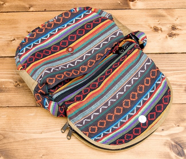 【収納たっぷり！】エスノ刺繍のショルダーバッグ - 黒系 4 - バックを開いて逆さまにしてみました。