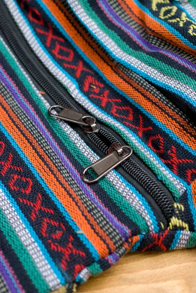 【収納たっぷり！】エスノ刺繍のショルダーバッグ - 黒系 9 - 便利なダブルジッパー仕様です。（写真の商品は同じサイズの色違いです。）