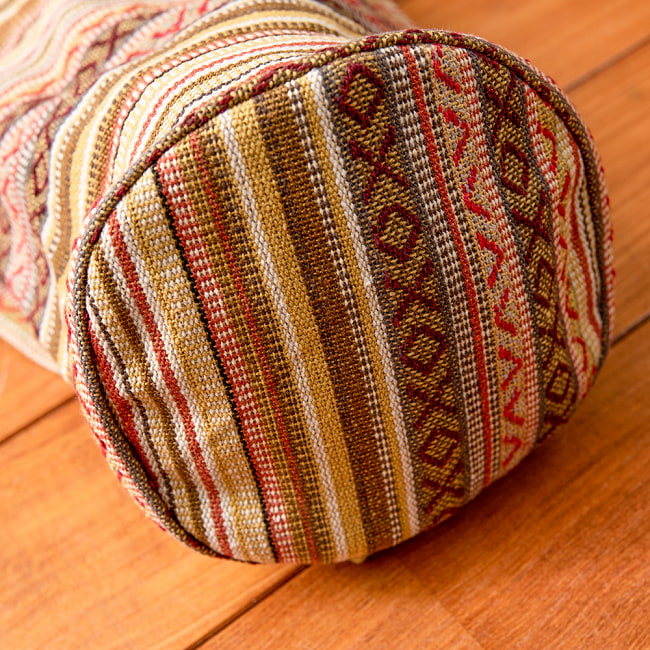 [ジッパータイプ]ネパール織り布のヨガマットバッグ 2 - 底の部分をアップにしてみました。直径は16cm程度になります。