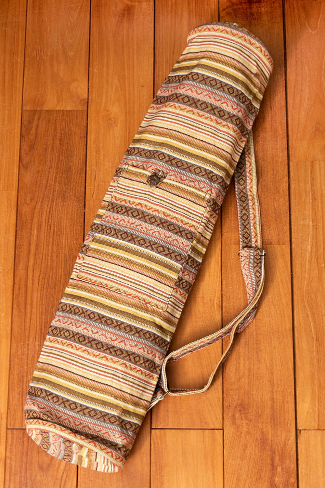 [ジッパータイプ]ネパール織り布のヨガマットバッグの写真1枚目です。全体写真です。ヨガマットバッグ,バッグ,ショルダー バッグ,エスニック バッグ,ヨガマットバッグ,バッグ,ショルダー バッグ,エスニック バッグ,ヨガマッグ