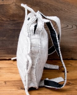 手作りフェルト　ネパールのゆるいアニマルリュックサック - ダイオウグソクムシさん - サブ2