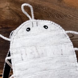 手作りフェルト　ネパールのゆるいアニマルリュックサック - ダイオウグソクムシさん - サブ4