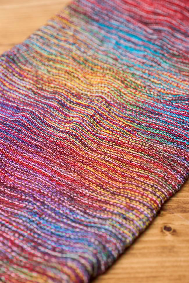 何通りも楽しめる!魔法のターバン 【レインボー】の商品写真 3枚目 アップにしてみました。ニットなので伸縮性もあり、使いやすいです。