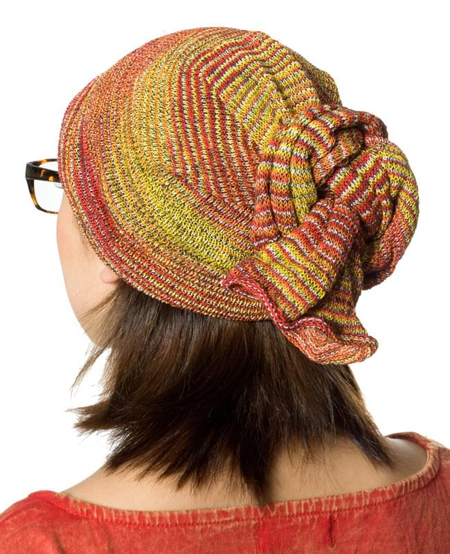 何通りも楽しめる!魔法のターバン 【黄×赤】 2 - 別の角度から写してみました。