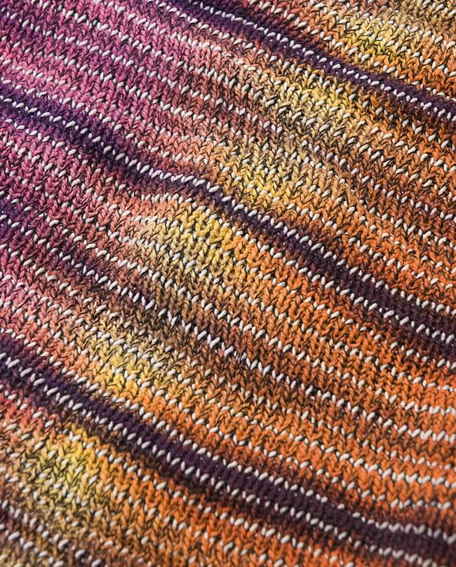 何通りも楽しめる!魔法のターバン 【ラスタ】の商品写真 5枚目 商品をアップにしてみました。こちらは色違いですが、このように編まれています。