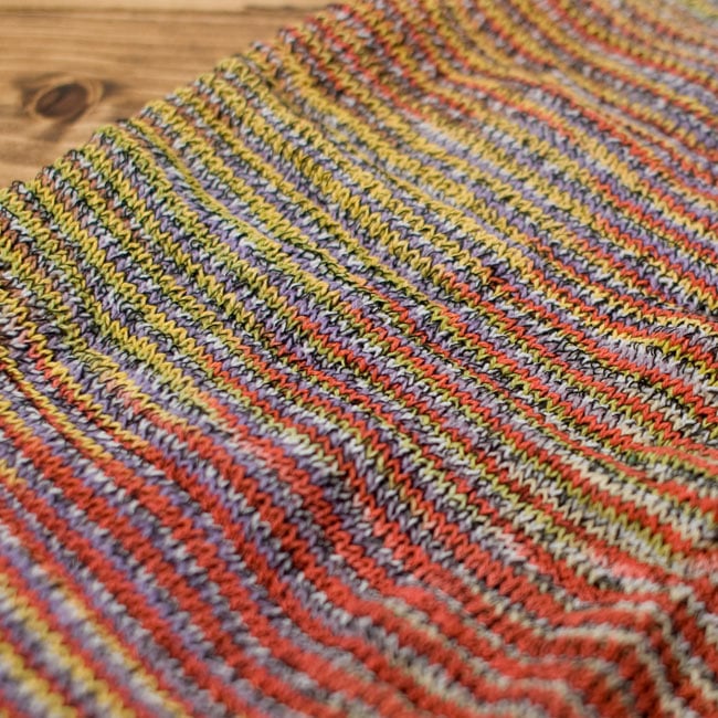 何通りも楽しめる!魔法のターバン 【黄×赤×オレンジ】の商品写真 3枚目 アップにしてみました。ニットなので伸縮性もあり、使いやすいです。