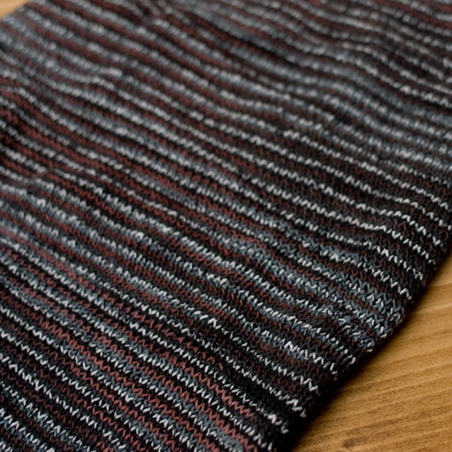 何通りも楽しめる!魔法のターバン 【黒×茶×グレー】の商品写真 3枚目 アップにしてみました。ニットなので伸縮性もあり、使いやすいです。