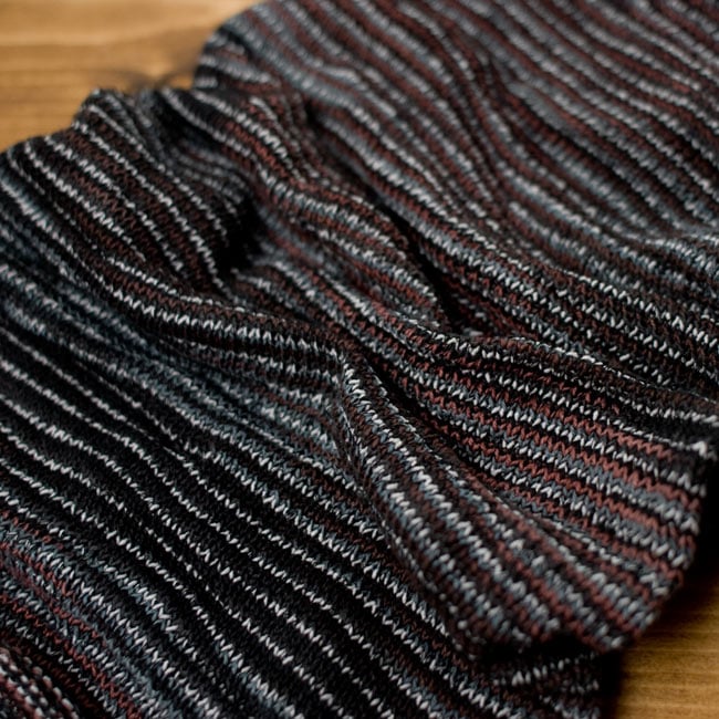 何通りも楽しめる!魔法のターバン 【黒×茶×グレー】の商品写真 5枚目 くしゅくしゅっとしてみました。コットンなので肌にもやさしいですよ。