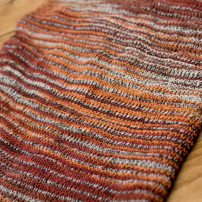 何通りも楽しめる!魔法のターバン 【オレンジ×赤×茶】の商品写真 3枚目 アップにしてみました。ニットなので伸縮性もあり、使いやすいです。