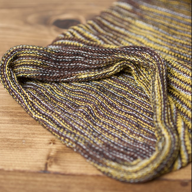 【ハーフサイズ】何通りも楽しめる!魔法のターバン 【黄×ブラウン】の商品写真 3枚目 アップにしてみました。ニットなので伸縮性もあり、使いやすいです。