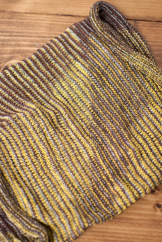 【ハーフサイズ】何通りも楽しめる!魔法のターバン 【黄×ブラウン】の商品写真 4枚目 端は縫いっぱなしなので、くるっとロール状になっています。特にほつれてくることはありませんのでご安心下さい。