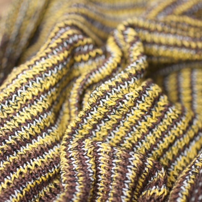 【ハーフサイズ】何通りも楽しめる!魔法のターバン 【黄×ブラウン】の商品写真 5枚目 くしゅくしゅっとしてみました。コットンなので肌にもやさしいですよ。