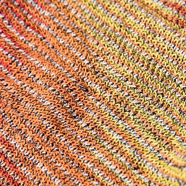 何通りも楽しめる！魔法のターバン - 黄色×赤×オレンジ  3 - アップにしてみました。ニットなので伸縮性もあり、使いやすいです。