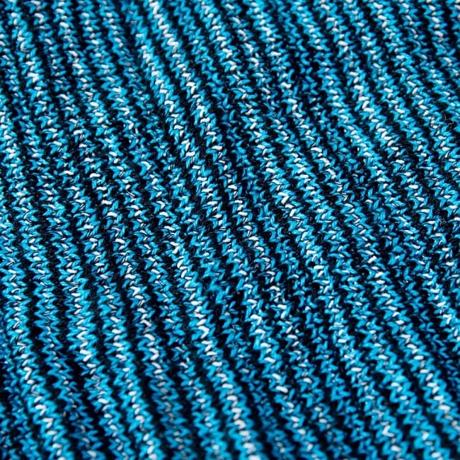 何通りも楽しめる!魔法のターバン - ブルー の商品写真 3枚目 アップにしてみました。ニットなので伸縮性もあり、使いやすいです。