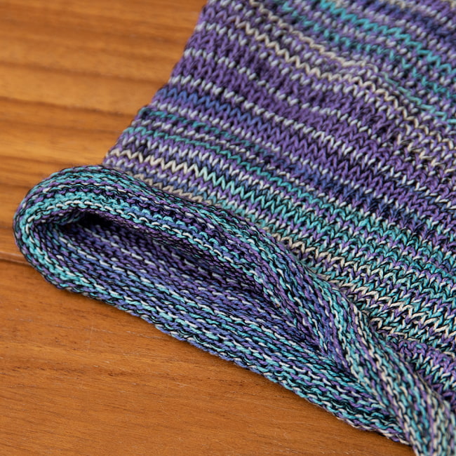 何通りも楽しめる!魔法のターバン - ブルー×パープル の商品写真 4枚目 端は縫いっぱなしなので、くるっとロール状になっています。特にほつれてくることはありませんのでご安心下さい。