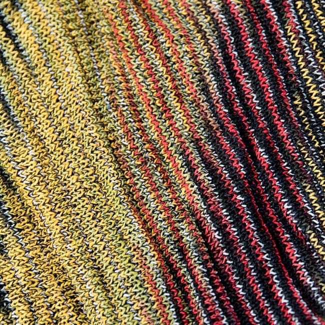 【ハーフサイズ】何通りも楽しめる!魔法のターバン - ラスタの商品写真 3枚目 アップにしてみました。ニットなので伸縮性もあり、使いやすいです。