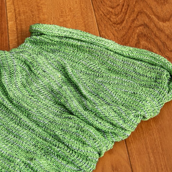 何通りも楽しめる!魔法のターバン - グリーンの商品写真 3枚目 アップにしてみました。伸縮性もあり、使いやすいです。