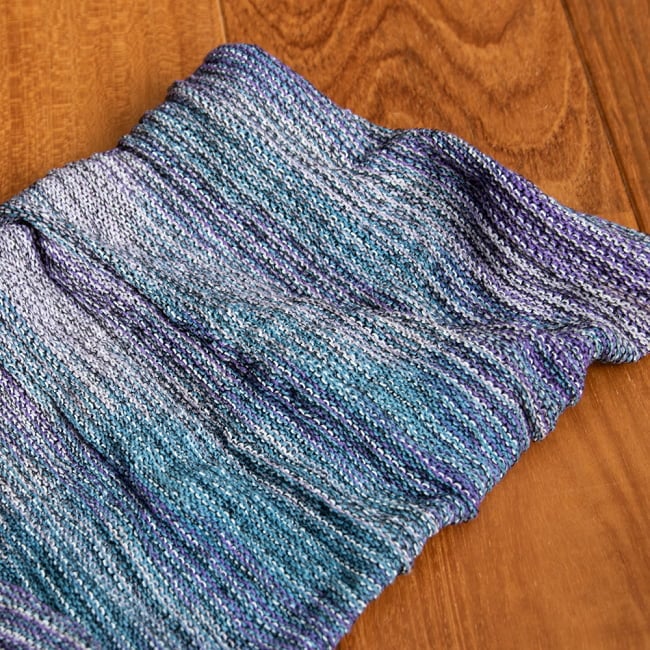 何通りも楽しめる!魔法のターバン - パープル&ブルーの商品写真 3枚目 アップにしてみました。伸縮性もあり、使いやすいです。