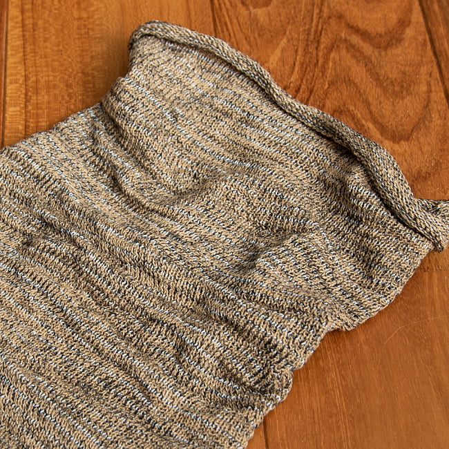 何通りも楽しめる!魔法のターバン - サンドの商品写真 3枚目 アップにしてみました。伸縮性もあり、使いやすいです。