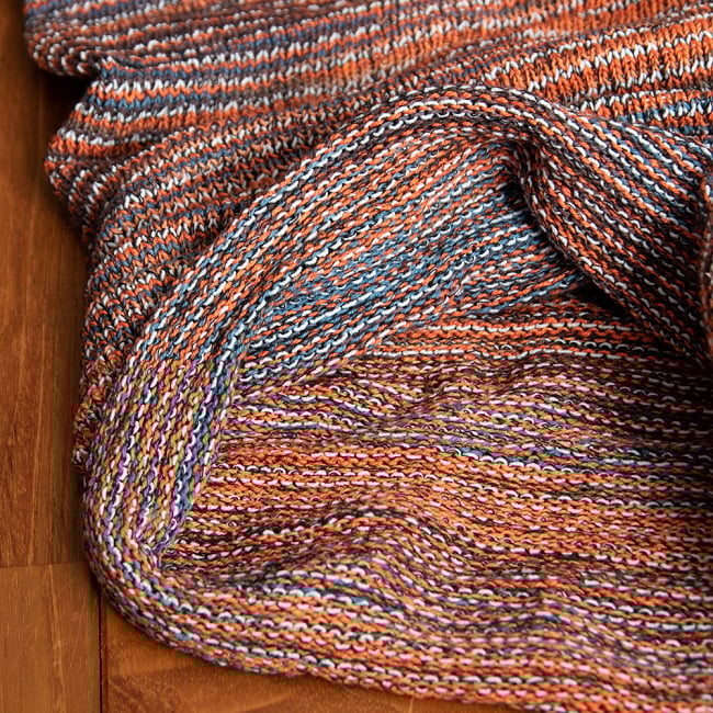 何通りも楽しめる!魔法のターバン - オレンジブルーの商品写真 4枚目 端は縫いっぱなしなので、くるっとロール状になっています。特にほつれてくることはありませんのでご安心下さい。