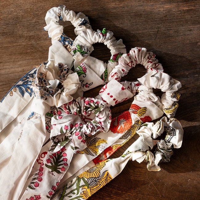 ウッドブロックプリントのリボン付きシュシュ 13 - 2：ホワイト