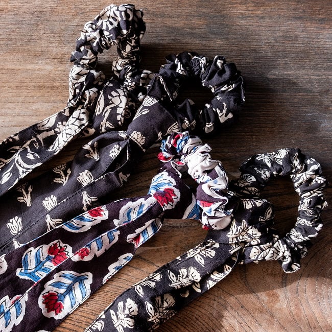 ウッドブロックプリントのリボン付きシュシュ 14 - 3：ブラック