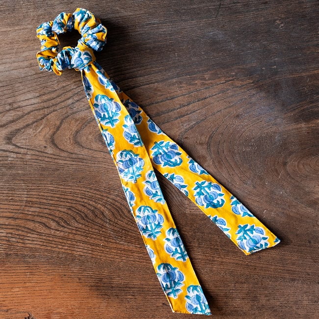 ウッドブロックプリントのリボン付きシュシュ 4 - 伸ばした状態はこんな感じ。