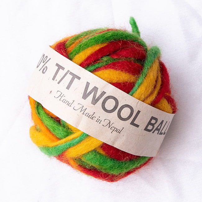カラーウールボール - 赤×オレンジ×緑の写真1枚目です。全体写真です。フェルトボール,ウール,ウールボール,刺繍糸,羊毛,手芸