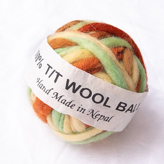 カラーウールボール - 黄緑×茶色の写真1枚目です。全体写真です。フェルトボール,ウール,ウールボール,刺繍糸,羊毛,手芸