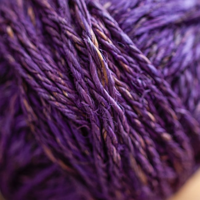 カラーヘンプボール - 紫 2 - ざっくりとした手触りが魅力的です。
