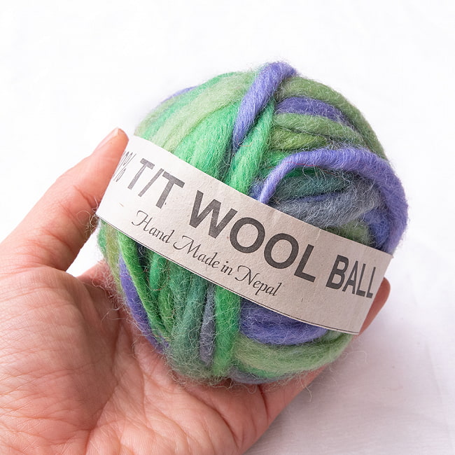【送料無料・9個セット】カラーウールボール - オーシャン 4 - 手に持ってみました
