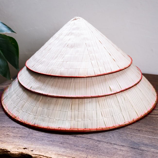 ベトナム文化の象徴 伝統傘 ノン・ラーMサイズ 9 - 3サイズの比較です