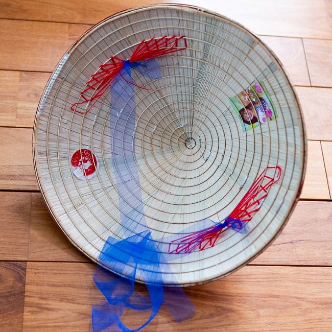 ベトナム文化の象徴 伝統傘 ノン・ラーLサイズ 6 - このようにリボンを通しても良いです