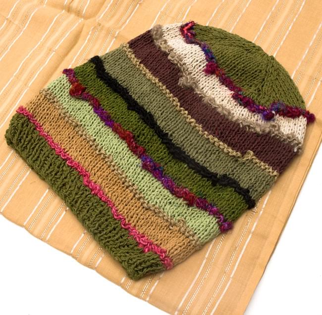 カラフルコットンのボーダーニット帽 【カーキ】 4 - 平らなところに置いてみました。