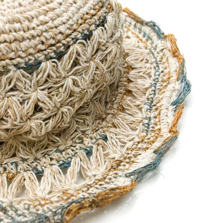 ヘンプとコットンのハット 3 - 一部分をアップにしてみました。きっちり編まれているのがわかりますね。