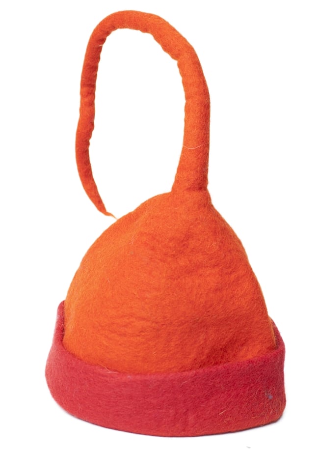 ヒマラヤ星人の帽子 【オレンジ×赤】 3 - 立てて見ました。ぴょんと突き出たとんがりがキュートです。