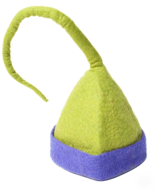 ヒマラヤ星人の帽子 【黄緑×紫】 3 - 立てて見ました。ぴょんと突き出たとんがりがキュートです。