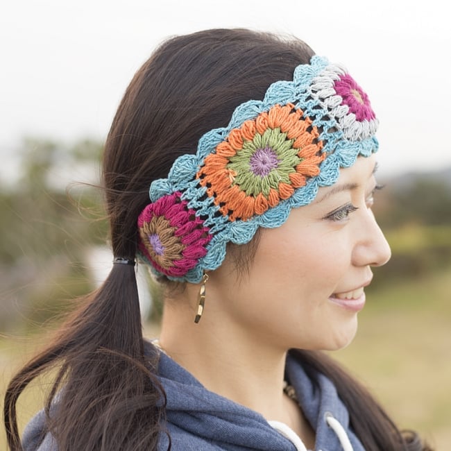 お花刺繍のニットヘアバンド - 水色の写真