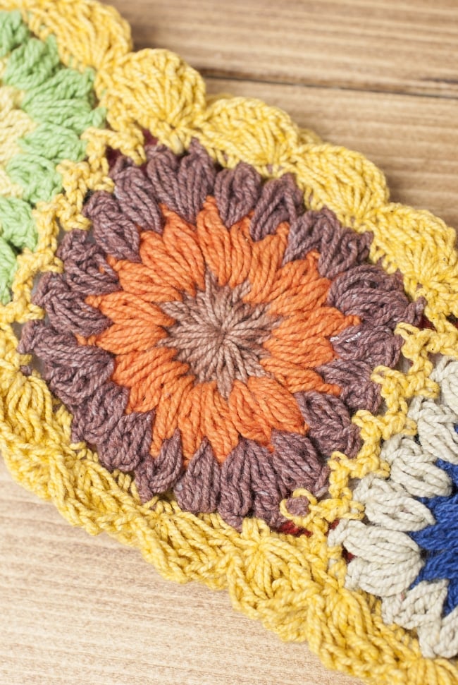 お花刺繍のニットヘアバンド - 黄色 4 - 手作りの商品のため、お花の色パターンは商品ごとに異なります。
