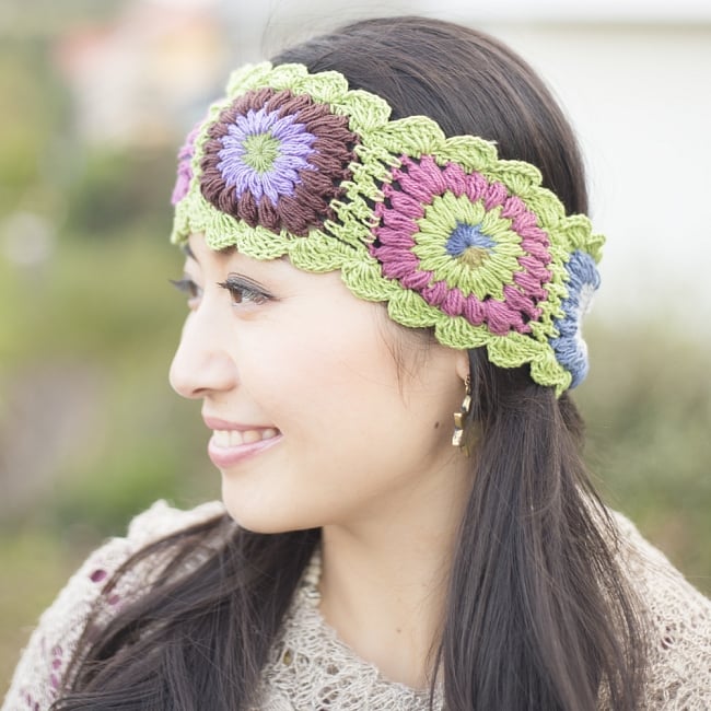 お花刺繍のニットヘアバンド - ライトグリーンの写真