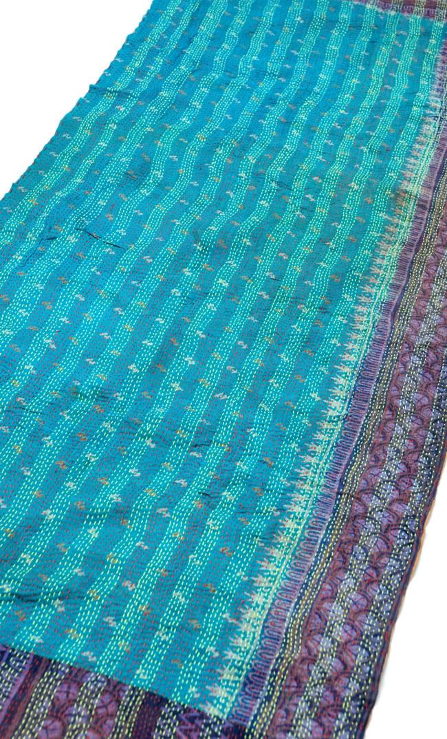 【1点物】インドのカンタ刺繍スカーフ (188cm×50cm) 2 - 斜めから撮ってみました。全体に刺し子がしてあるのでとても丈夫です。