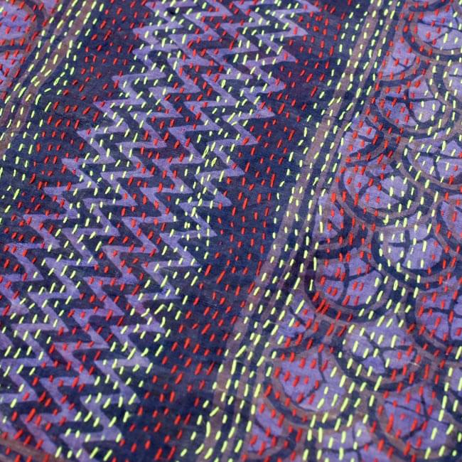 【1点物】インドのカンタ刺繍スカーフ (188cm×50cm) 3 - 商品をアップにしてみました。糸と布の色の組み合わせがとても美しいです。