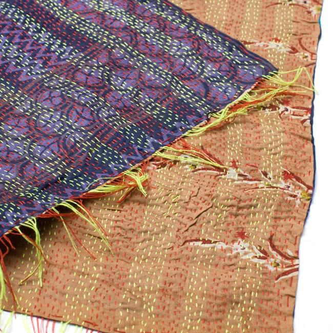 【1点物】インドのカンタ刺繍スカーフ (188cm×50cm) 8 - 反対面を折り返してみました。リバーシブルでお楽しみ頂けます。