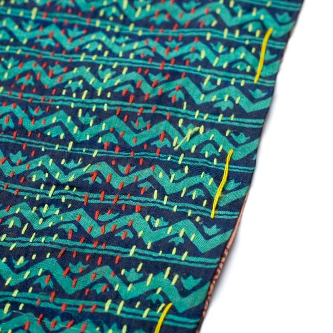 【1点物】インドのカンタ刺繍スカーフ (185cm×46cm) 4 - ひと針ひと針丁寧に縫われており、ため息の出る美しさです。