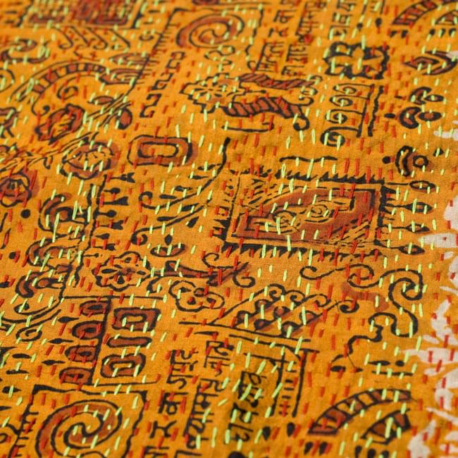 【1点物】インドのカンタ刺繍スカーフ (190cm×48cm) 4 - ひと針ひと針丁寧に縫われており、ため息の出る美しさです。