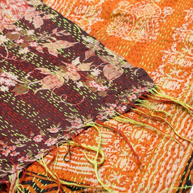 【1点物】インドのカンタ刺繍スカーフ (190cm×48cm) 6 - 反対面を折り返してみました。リバーシブルでお楽しみ頂けます。