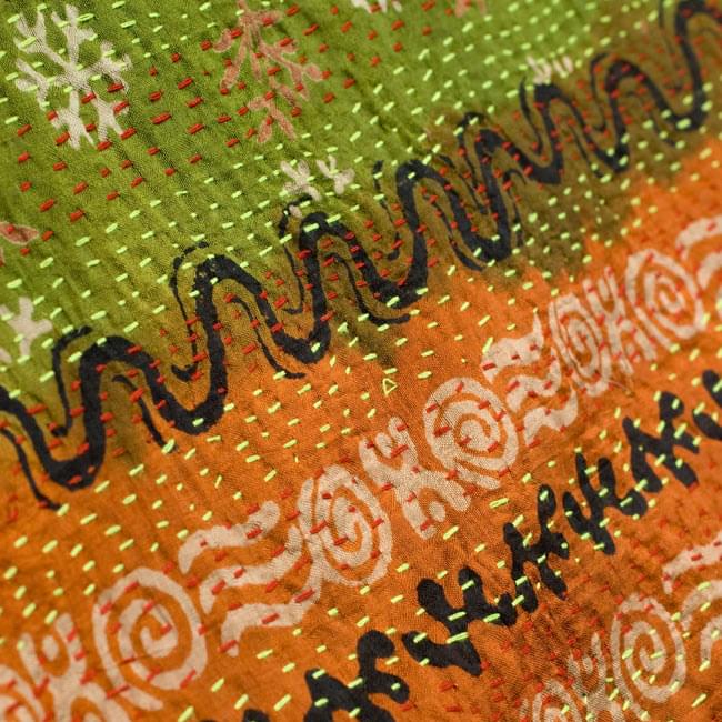 【1点物】インドのカンタ刺繍スカーフ (180cm×48cm) 4 - ひと針ひと針丁寧に縫われており、ため息の出る美しさです。