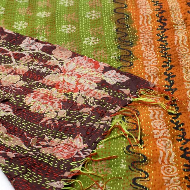 【1点物】インドのカンタ刺繍スカーフ (180cm×48cm) 6 - 反対面を折り返してみました。リバーシブルでお楽しみ頂けます。