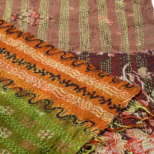 【1点物】インドのカンタ刺繍スカーフ (180cm×48cm) 8 - 反対面を折り返してみました。リバーシブルでお楽しみ頂けます。